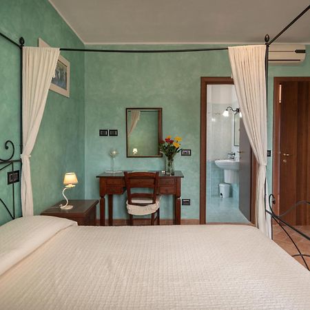 B&B Villa Barbarossa Petrignano Bagian luar foto