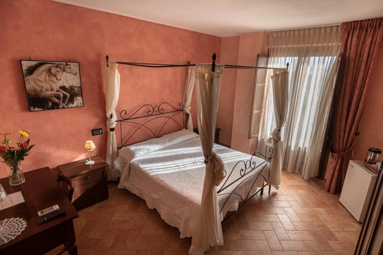B&B Villa Barbarossa Petrignano Bagian luar foto