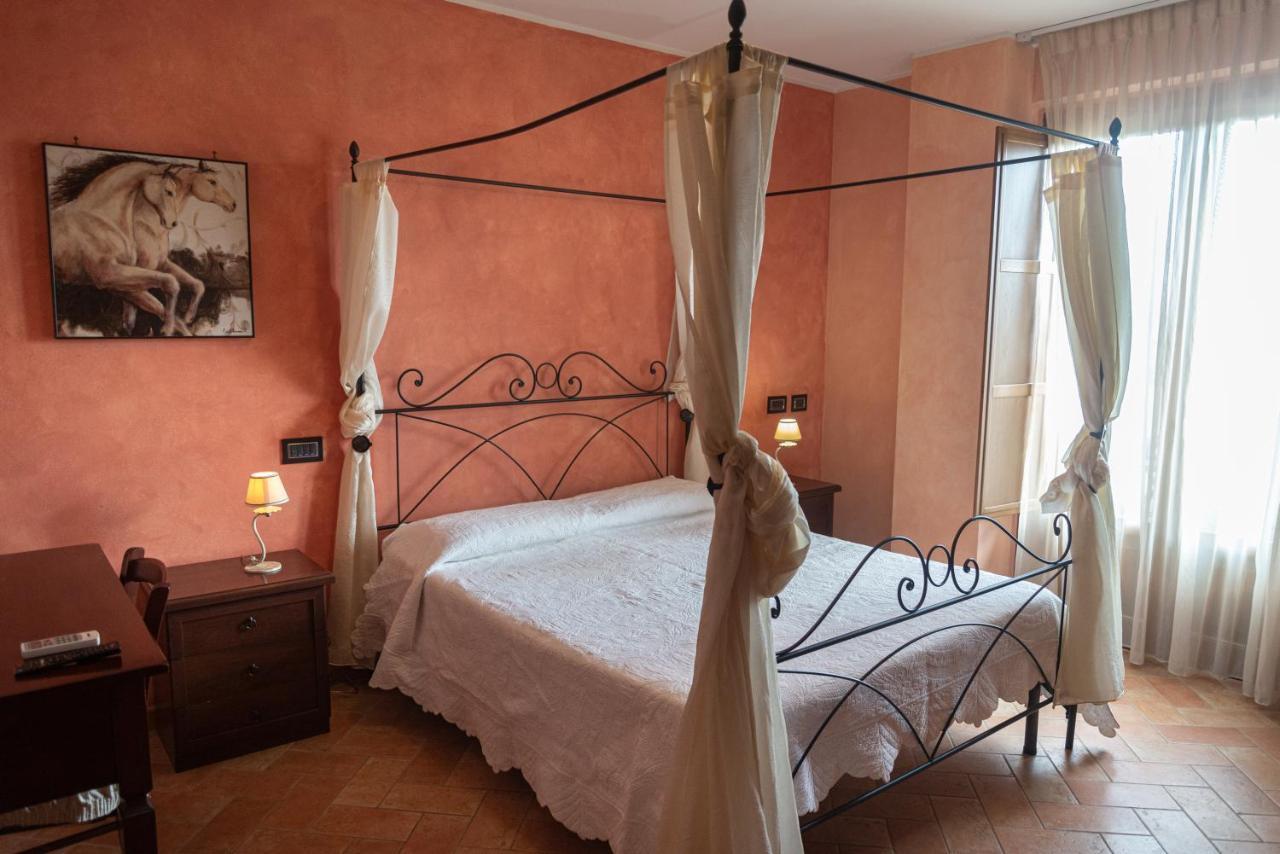 B&B Villa Barbarossa Petrignano Bagian luar foto