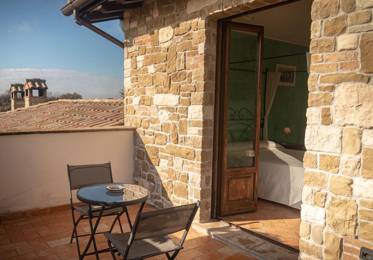 B&B Villa Barbarossa Petrignano Bagian luar foto