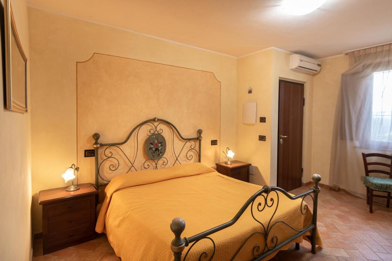 B&B Villa Barbarossa Petrignano Bagian luar foto