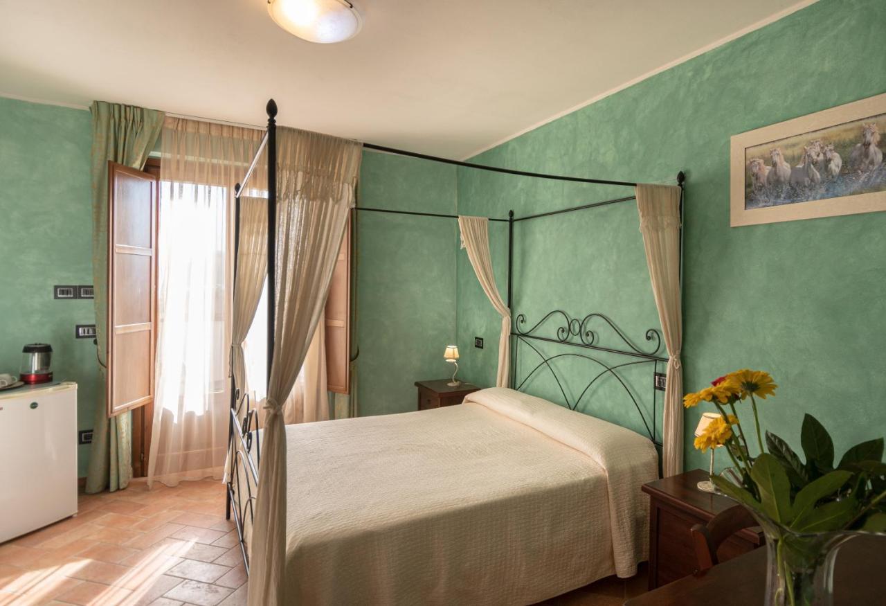 B&B Villa Barbarossa Petrignano Bagian luar foto