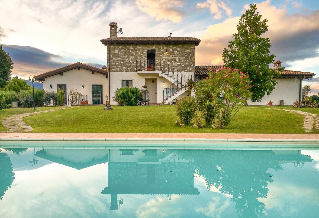 B&B Villa Barbarossa Petrignano Bagian luar foto