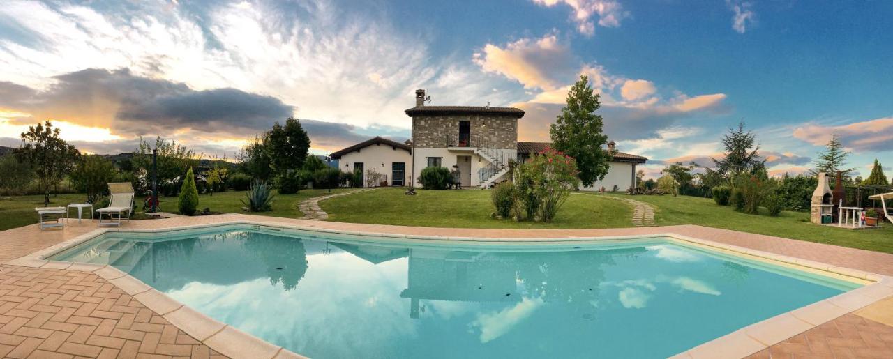 B&B Villa Barbarossa Petrignano Bagian luar foto