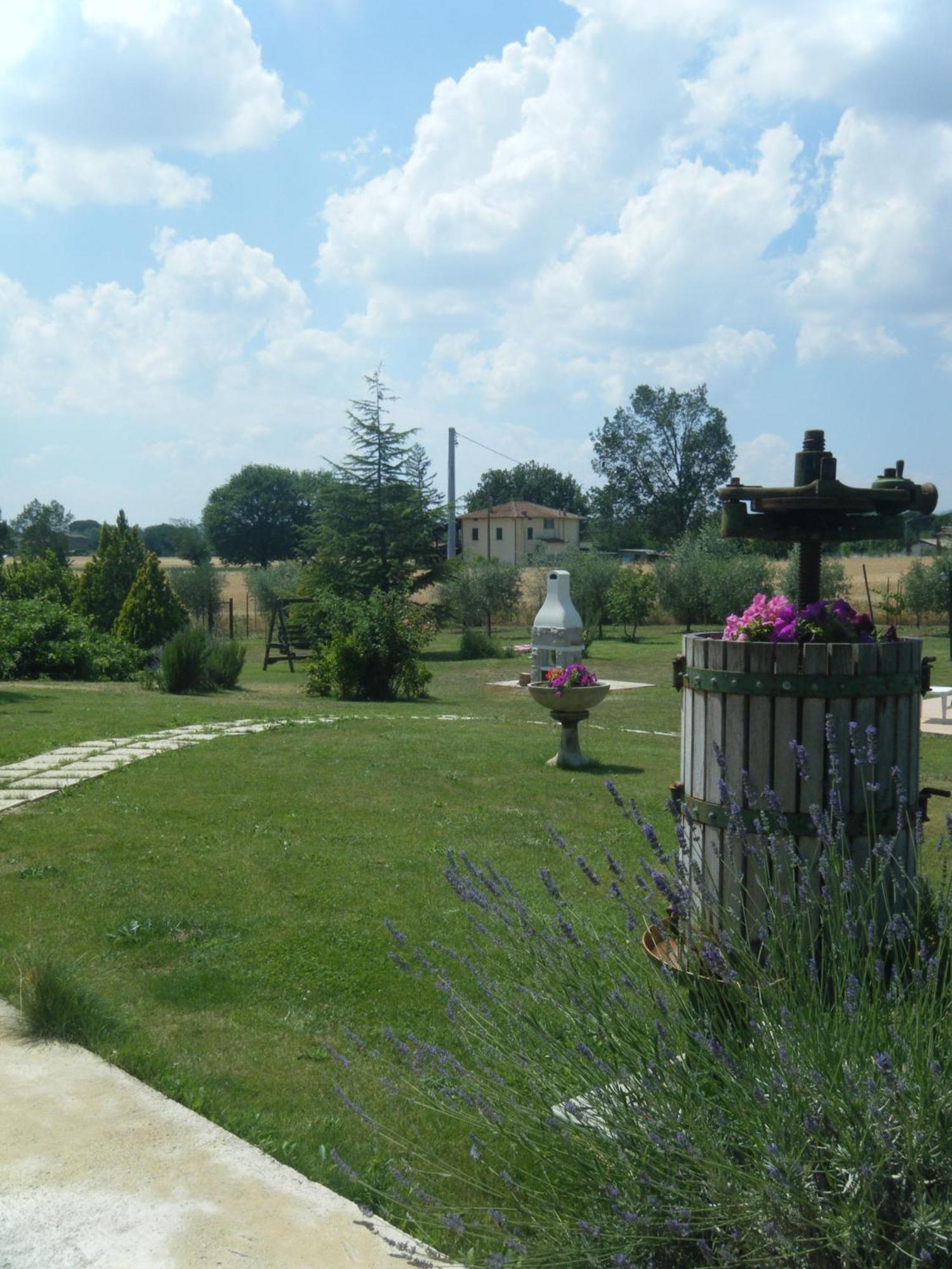 B&B Villa Barbarossa Petrignano Bagian luar foto